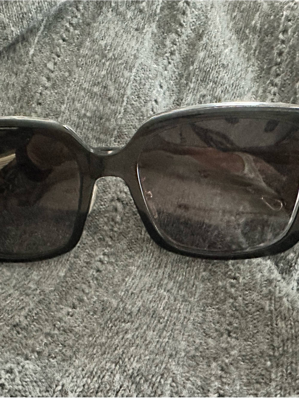 Chloe Black Oversized Square Sunglasses with Pale Pink Case - Picture 2 of 6